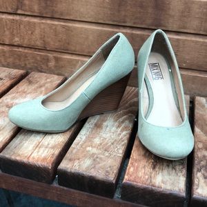 Heeled canvas wedges